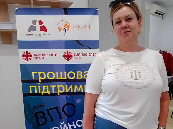 Una señora refugiada de Ucrania